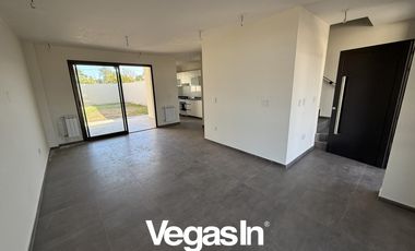 LA CALANDRIA - DUPLEX A ESTRENAR - FRENTE A PLAZA!