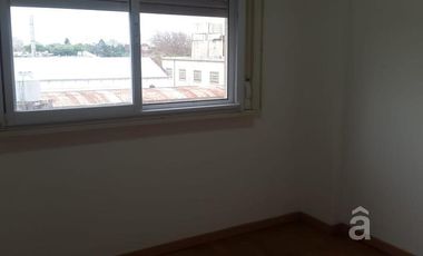 Departamento en Alquiler en Villa Ballester 2 Ambientes Amplios - Bajas Expensas