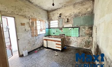 Casa 3 ambientes a reciclar, Quilmes Sur