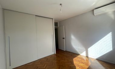 Departamento Venta o Alquiler  de 4 ambientes – Piso Alto – Edificio Panedile