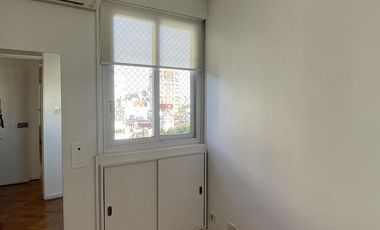 Departamento Venta o Alquiler  de 4 ambientes – Piso Alto – Edificio Panedile