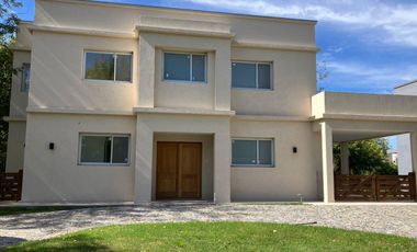 Propiedad a estrenar con Piscina en Fincas de Hudson