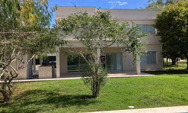 Propiedad a estrenar con Piscina en Fincas de Hudson