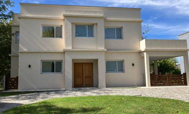 Propiedad a estrenar con Piscina en Fincas de Hudson