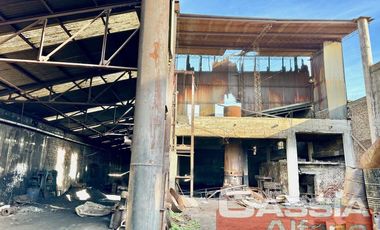 IMPORTANTE GALPON TIPO NAVE INDUSTRIAL O DEPOSITO DE 1020m2 CON OFICINAS