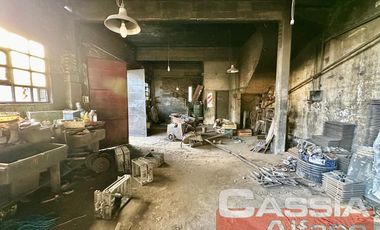 IMPORTANTE GALPON TIPO NAVE INDUSTRIAL O DEPOSITO DE 1020m2 CON OFICINAS