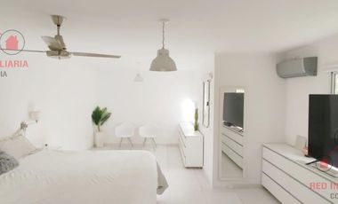 Casa en  impecable estado con cuatro dormitorios, dos baños, garaje, patio con pileta de natación