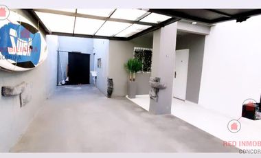 Casa en  impecable estado con cuatro dormitorios, dos baños, garaje, patio con pileta de natación