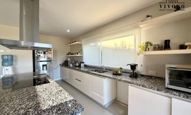 Casa en Venta en Haras Santa Maria Barrio Los Robles - 6 ambientes