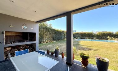 Casa en Venta en Haras Santa Maria Barrio Los Robles - 6 ambientes