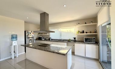 Casa en Venta en Haras Santa Maria Barrio Los Robles - 6 ambientes