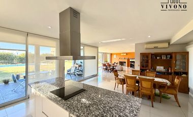 Casa en Venta en Haras Santa Maria Barrio Los Robles - 6 ambientes