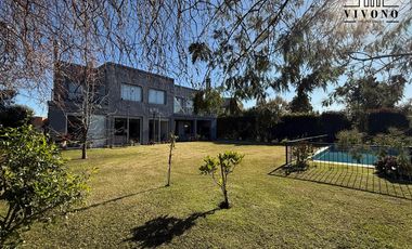 Casa en Venta en Haras Santa Maria Barrio Los Robles - 6 ambientes