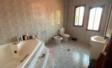 VENTA CASA 6 AMBIENTES EN CARAPACHAY