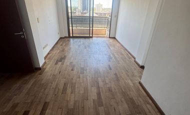 Departamento con tres habitaciones, dos baños, cochera, cocina, living comedor, balcón.-