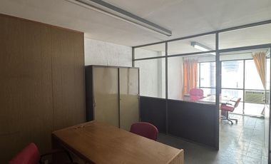 OFICINA EN VENTA . GALERIA LA FAVORITA