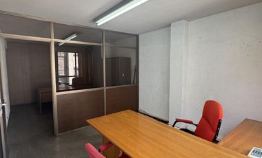 OFICINA EN VENTA . GALERIA LA FAVORITA