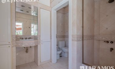 Casa en alquiler de 5 dormitorios en  La Horqueta