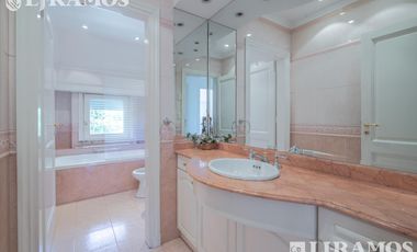 Casa en alquiler de 5 dormitorios en  La Horqueta