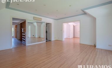 Casa en alquiler de 5 dormitorios en  La Horqueta