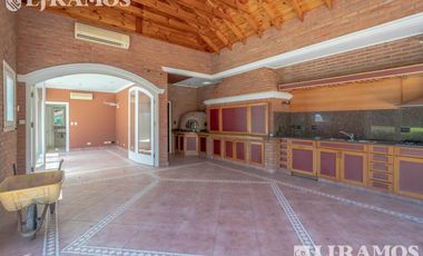 Casa en alquiler de 5 dormitorios en  La Horqueta