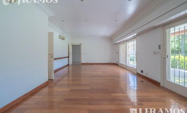 Casa en alquiler de 5 dormitorios en  La Horqueta