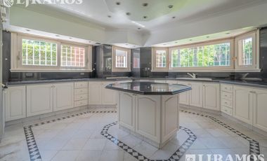 Casa en alquiler de 5 dormitorios en  La Horqueta