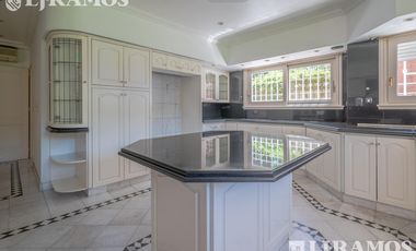 Casa en alquiler de 5 dormitorios en  La Horqueta