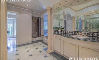 Casa en alquiler de 5 dormitorios en  La Horqueta