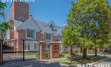 Casa en alquiler de 5 dormitorios en  La Horqueta