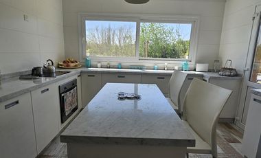 Casa en  alquiler verano en Barrio Las Glorietas, Nordelta, temporada completa 2026