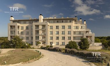 Costa Esmeralda – Venta · 3 Ambientes · Primer Piso con Balcón y Cochera