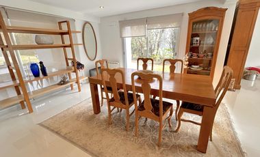 Excelente propiedad con Piscina a la Venta en Fincas Dos