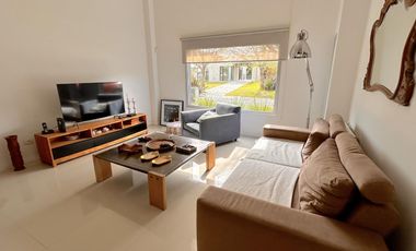 Excelente propiedad con Piscina a la Venta en Fincas Dos