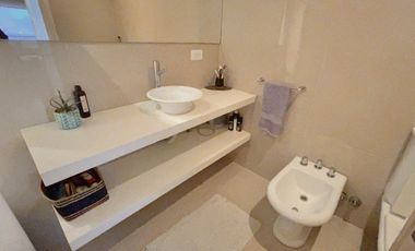 Excelente propiedad con Piscina a la Venta en Fincas Dos