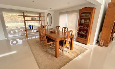 Excelente propiedad con Piscina a la Venta en Fincas Dos