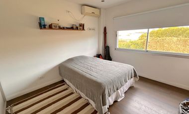 Excelente propiedad con Piscina a la Venta en Fincas Dos