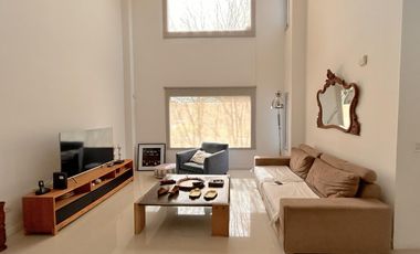 Excelente propiedad con Piscina a la Venta en Fincas Dos