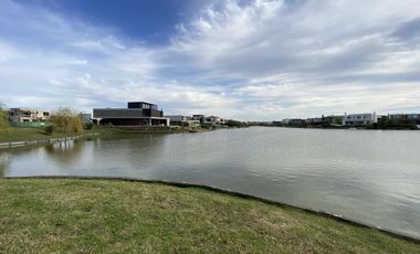 Lote al lago central Barrio Virazon Nordelta