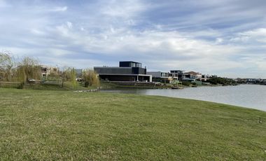 Lote al lago central Barrio Virazon Nordelta