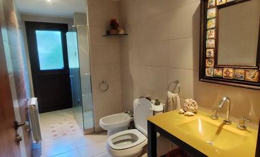 Dos viviendas independientes con quincho