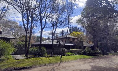 Dos viviendas independientes con quincho