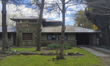 Dos viviendas independientes con quincho