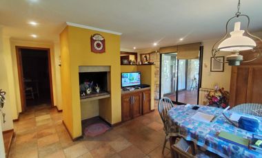 Dos viviendas independientes con quincho