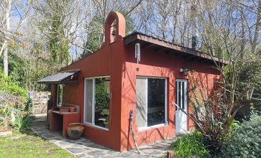 Dos viviendas independientes con quincho