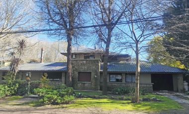 Dos viviendas independientes con quincho