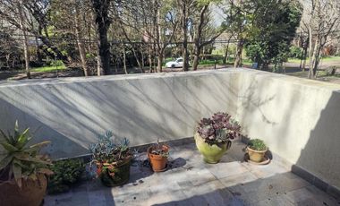 Dos viviendas independientes con quincho