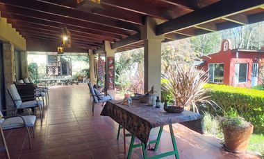 Dos viviendas independientes con quincho