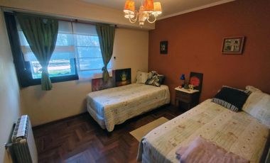 Dos viviendas independientes con quincho