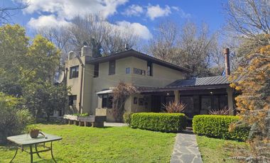 Dos viviendas independientes con quincho